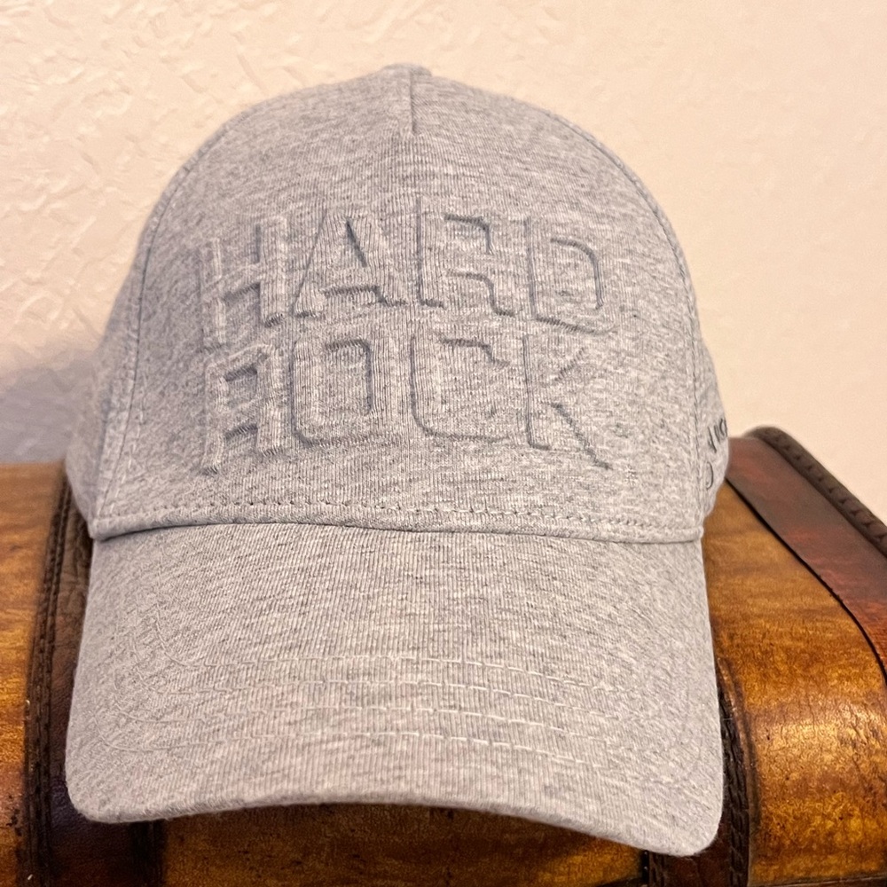 Hard Rock Cafe Fitted ball cap- Size L/XL- fits more like a SM/MED- Brand new